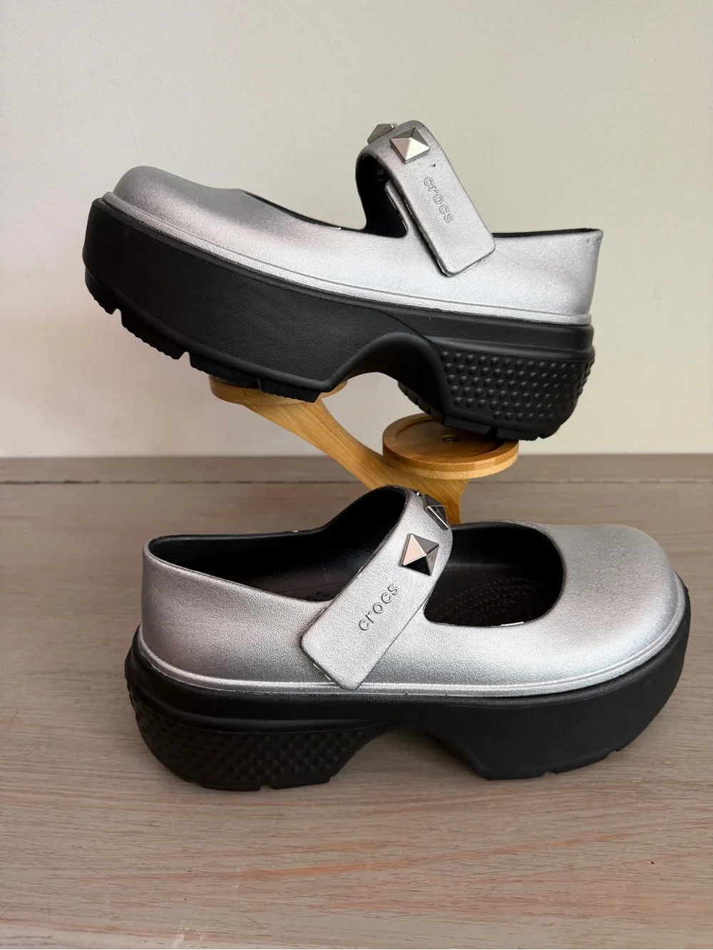 New Crocs Stomp Metallic Mary Jane 210437-040 Silver Black Platforms Size 9